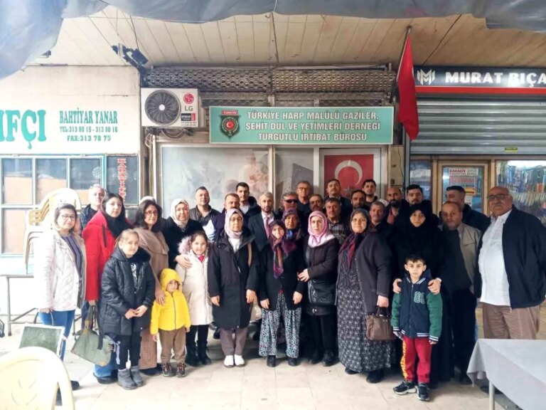 sehit-aileleri-ve-gazileri-bulusturan-ziyaret-5UWrGqQj.jpg