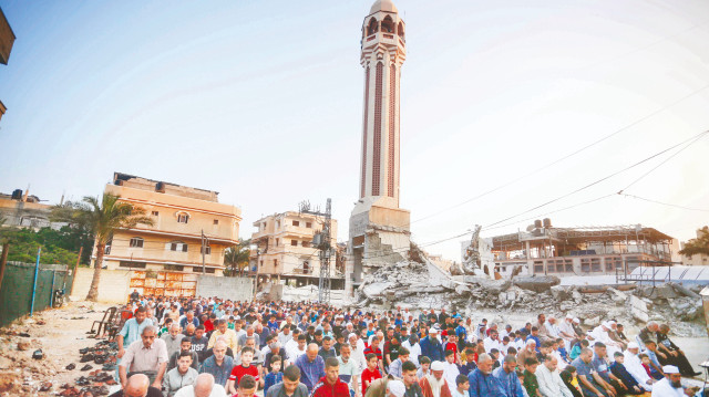 cami-enkazlarinda-bayram-namazi-lPNYySMJ.jpeg