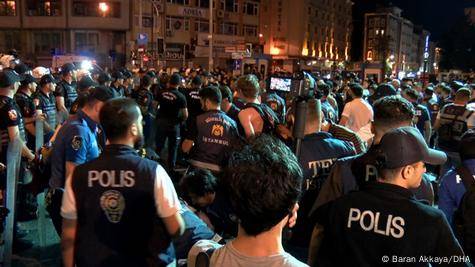 100 gun sarachane eylemlerinde tutuklanan 7 gence ilk durusmada tahliye WtTU7Mxs