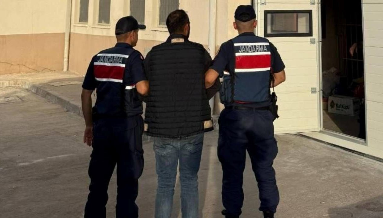 anne ve babasini oldurup iki akrabasini yaralayan zanli tutuklandi hTfL8PwE