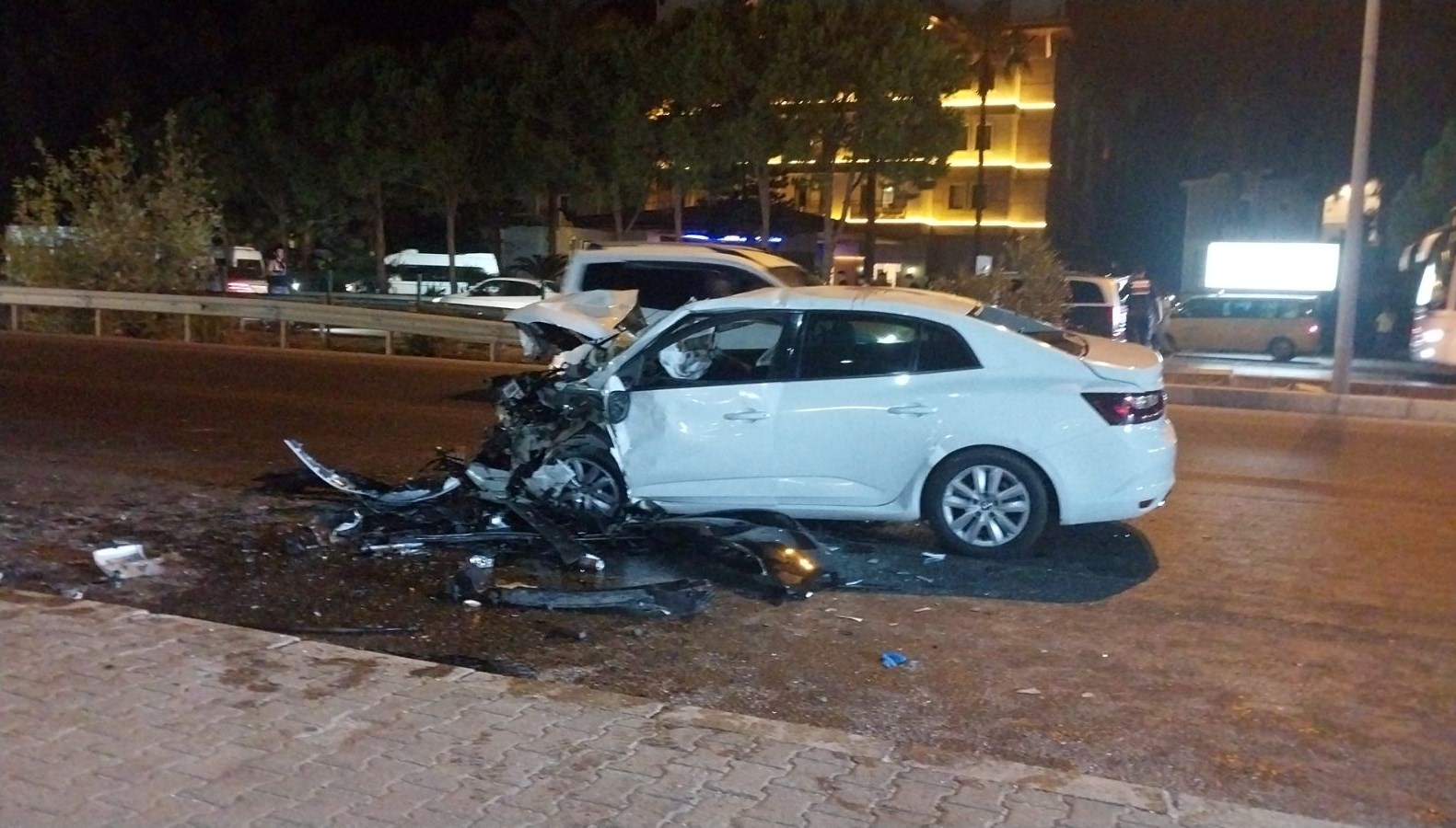 antalyadaki trafik kazasinda 2 kisi oldu 2 kisi yaralandi uWAUIUKl