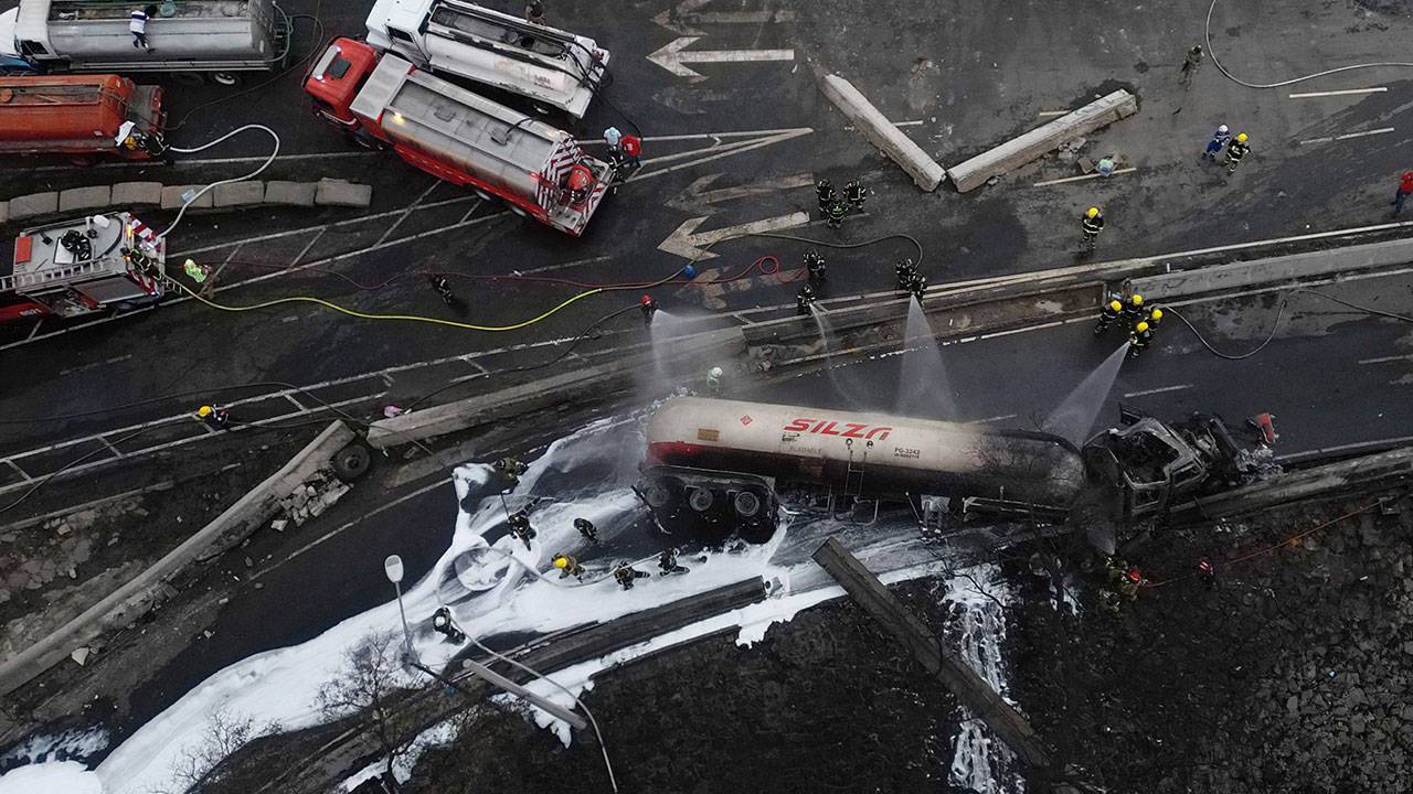 meksikada yanici madde tasiyan tanker patladi 3 olu 70 yarali t95wz8gv