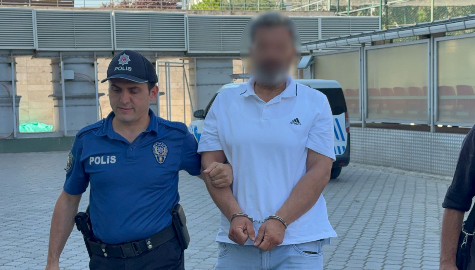 samsunda kiracisinin burnunu kiran ev sahibi tutuklandi CRrmL2H5