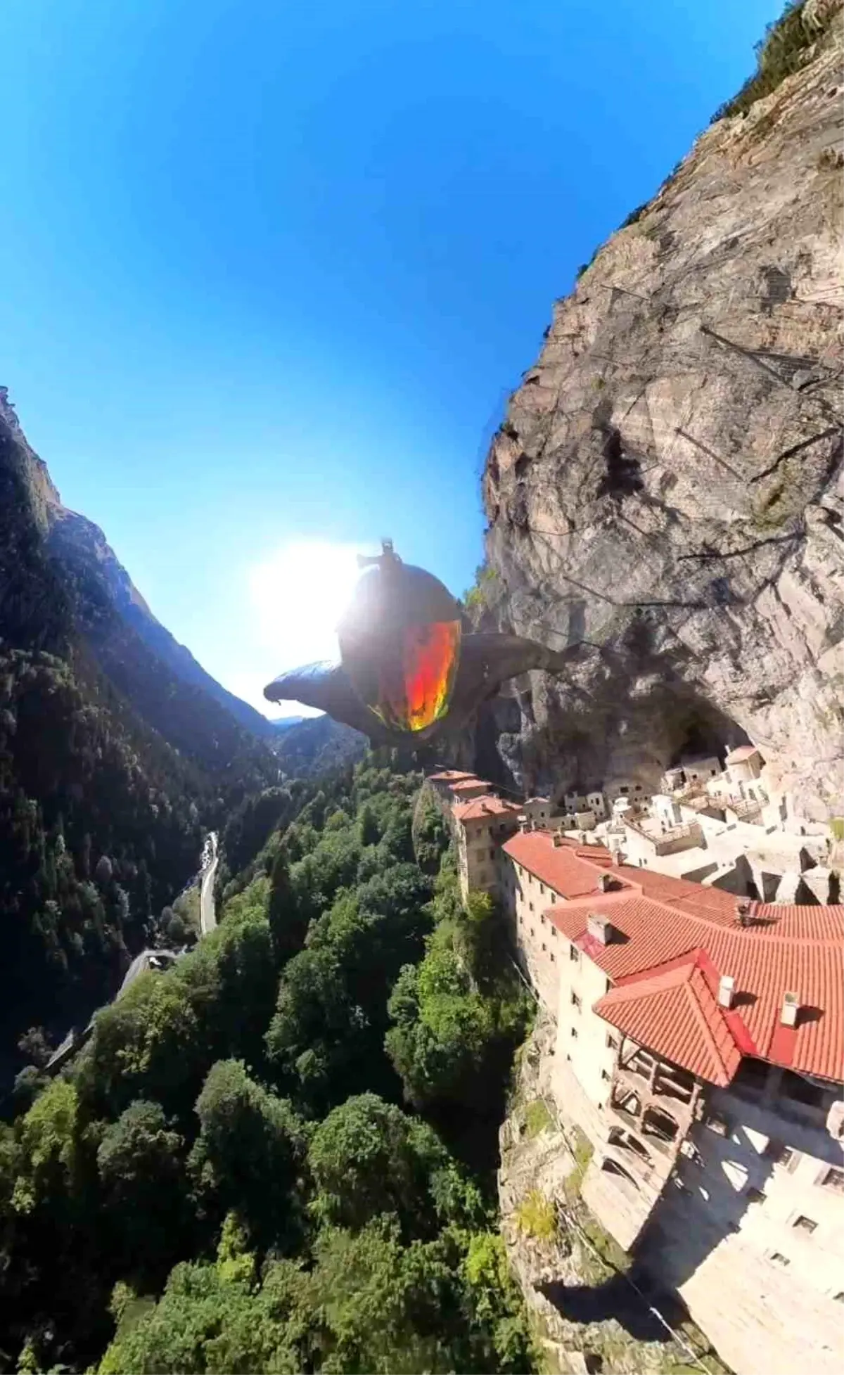 sumela manastirinda ilk wingsuit ucusu GBBlNUYQ