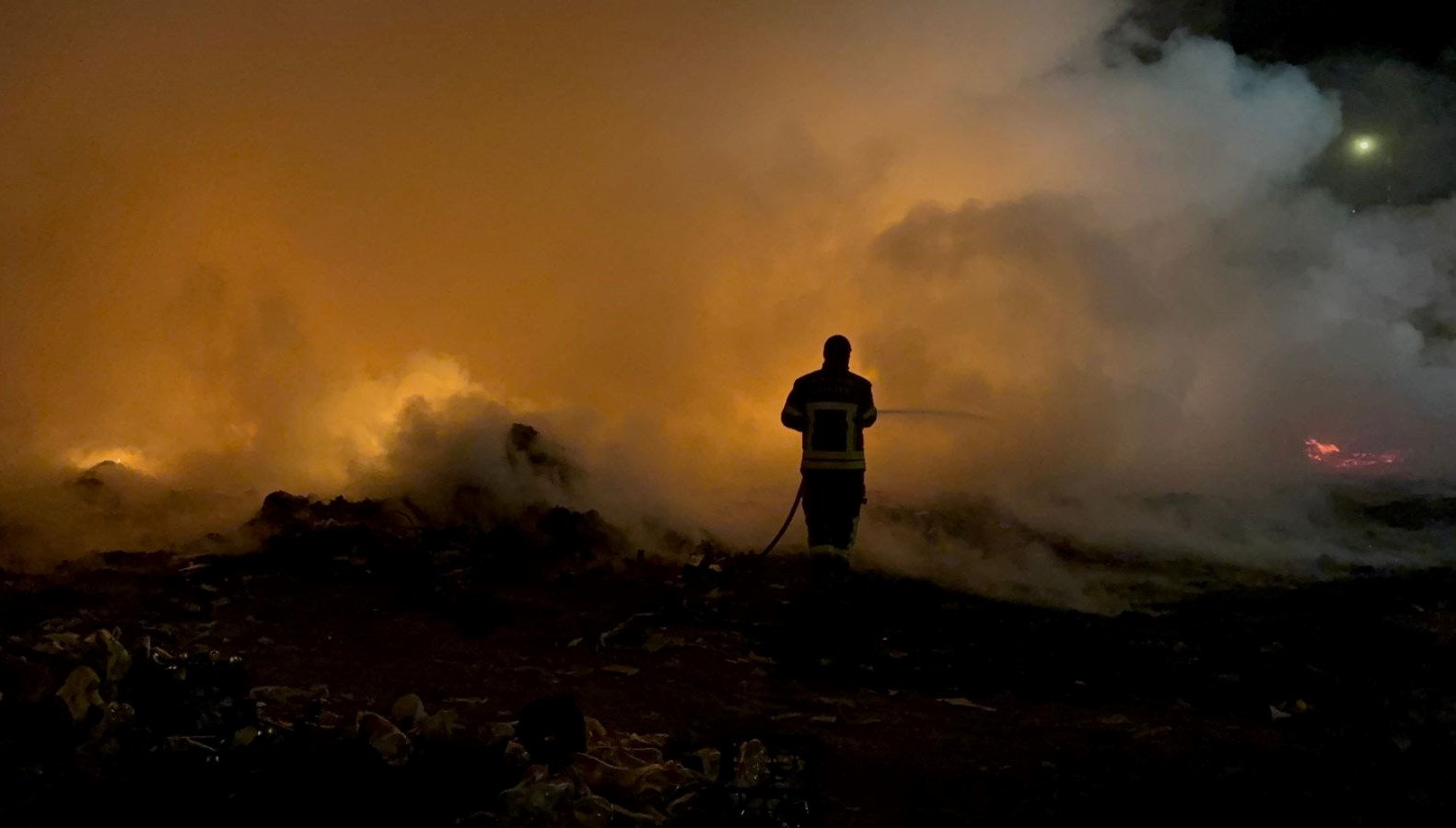 atik yangini eve sicramadan sonduruldu RQLc5BnX.jpg