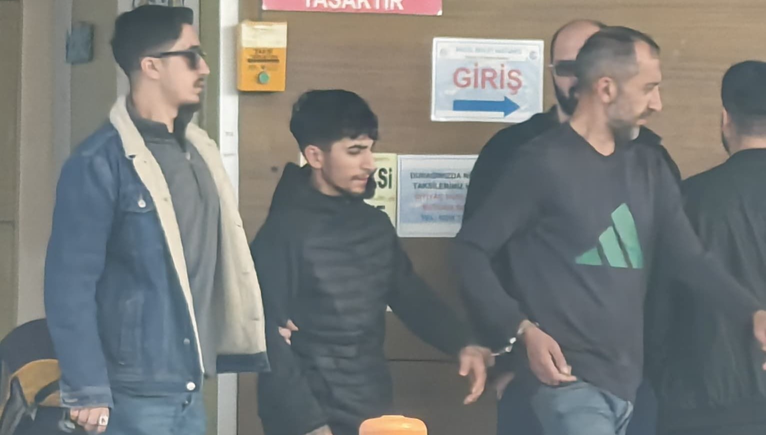 bursada uyusturucuoperasyonu 2 gozalti wviEfJq1.jpg