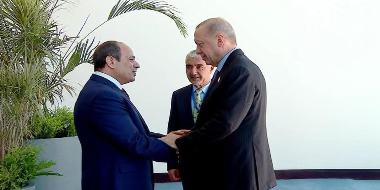 erdogan misirda sisi karsiladi 6MuHSuSD.jpg