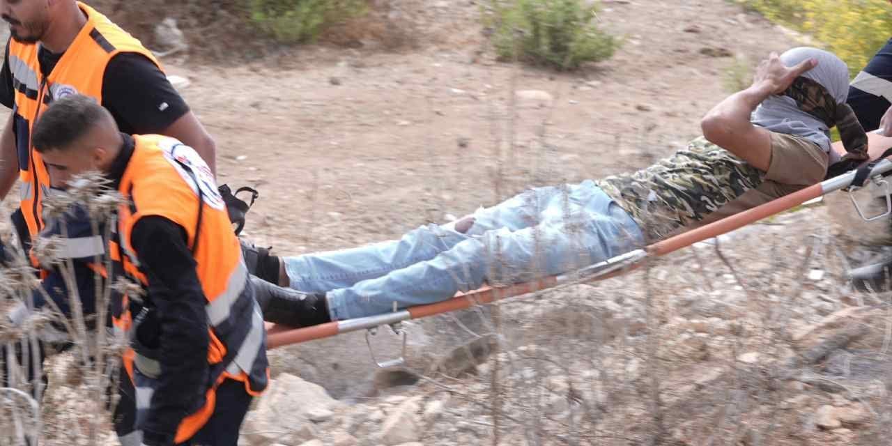 israil askerleri sevinmeyin diyerek filistinli kalabaliga saldirdi dA4rH18S.jpg