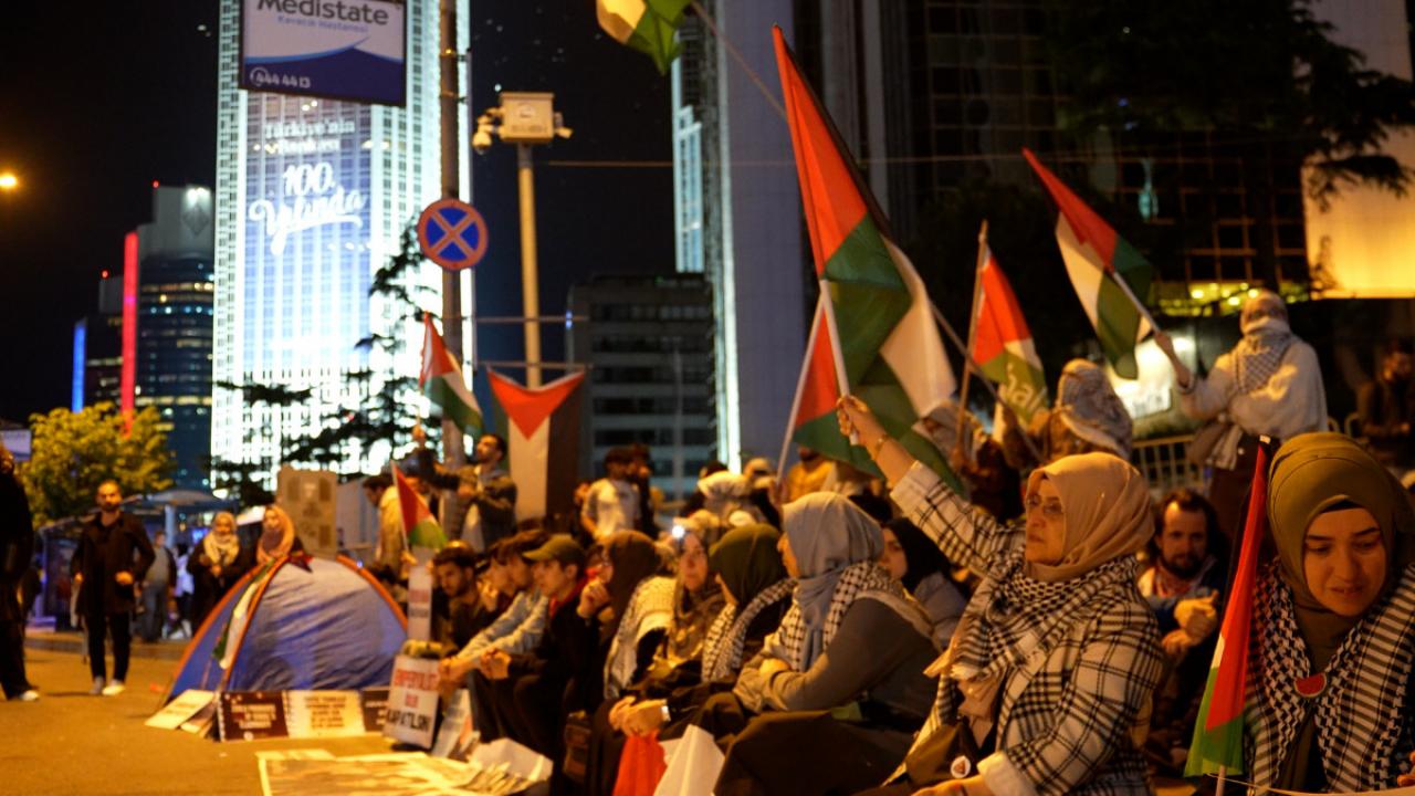 israil konsoloslugu onunde gazze eylemi B1NeODKT