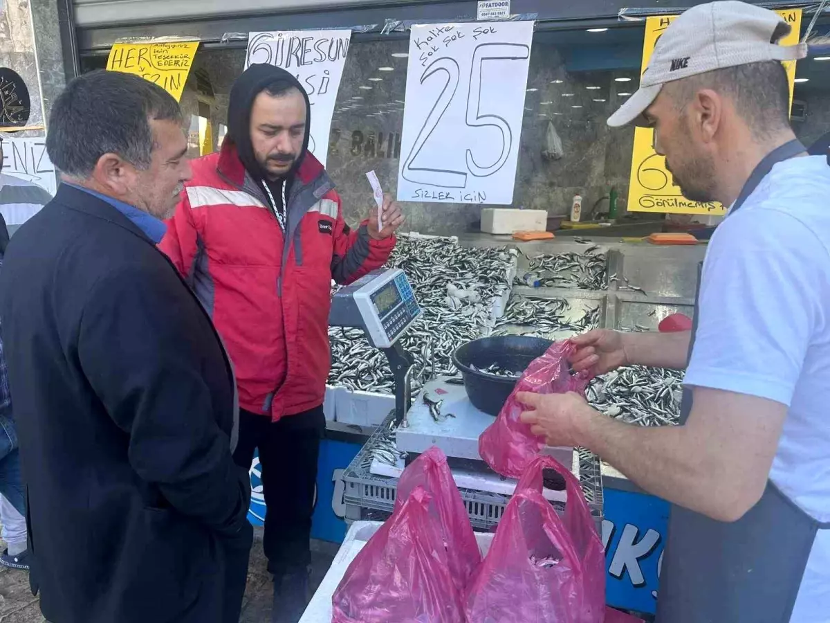 karadenizde hamsi fiyatlari 25 tlye duserek vatandaslari sevindirdi 7X8vwTdD.jpg