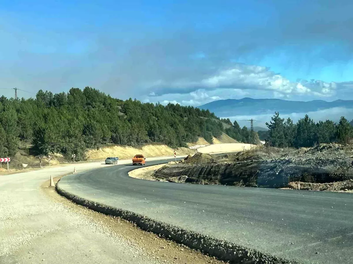 kutahyada tavsanli domanic devlet yolu calismalari hizla devam ediyor 91hKJWlz.jpg