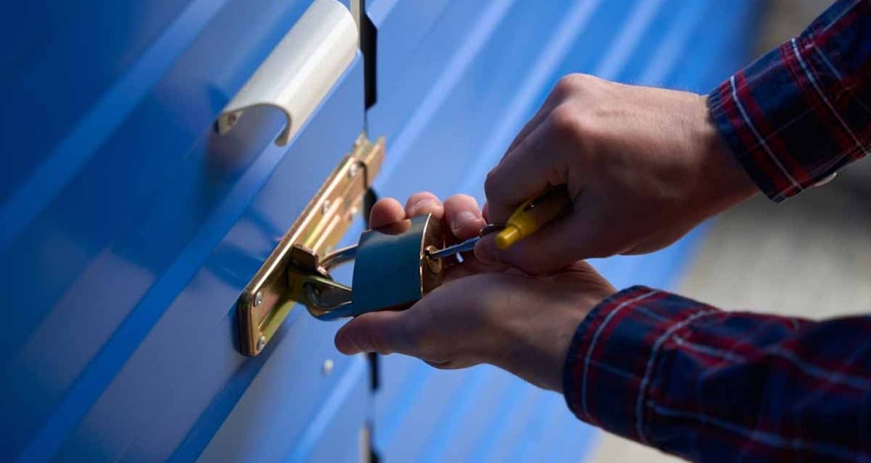 satin aldigi deponun anahtarini cevirir cevirmez buyuk bir surprizle karsilasti hayallerinin bile otesinde qGZO8QCG