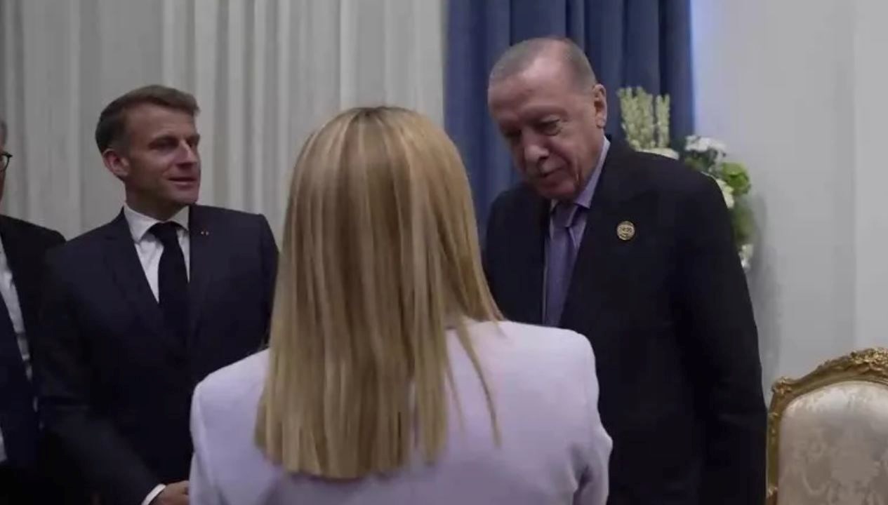 zirveye damga vuran diyalog dunya basininda trumpin gecikmesi neselerini bozmadi flMwINyR.jpg