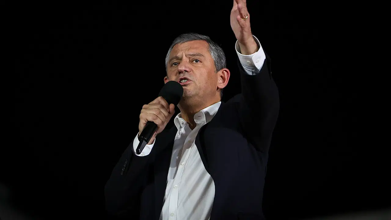 akin gurleke sure vermisti ozgur ozelden bu aksam icin saatli cagri gmiNZdwr.jpg