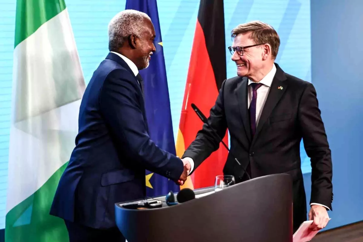 alman bakan wadephul suriyelilerin gonullu donusu gerceklesmezse zorla yapilabilir GtwjCxEz.jpg