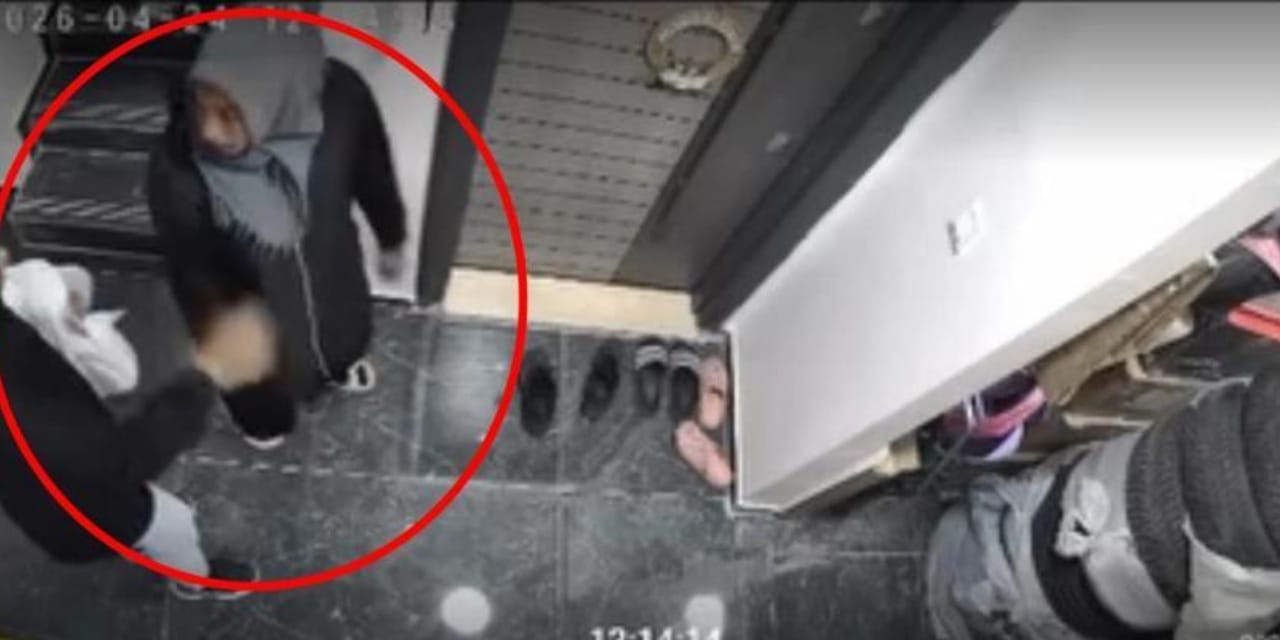 Ayakkabıyı Koklayan Kadınlar Kapıyı Zorlayınca Olay Gelişti: Güvenlik Kamerasında Görüntüler