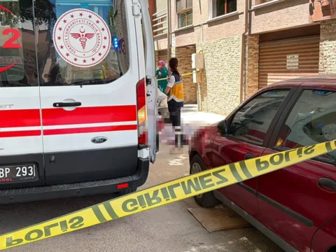 Eskisehirde apartman penceresinde feci kaza korkuluk kirilinca ucuncu kattan dusen kadin hayatini kaybetti 7I9NtSH6