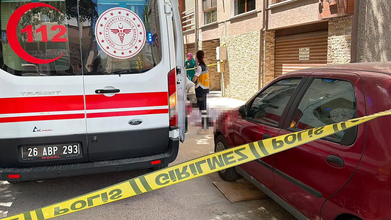 Eskisehirde apartman penceresinde feci kaza korkuluk kirilinca ucuncu kattan dusen kadin hayatini kaybetti 7I9NtSH6